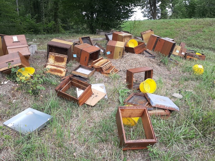 POL-OG: Rheinau, Diersheim - Zeugenaufruf nach zerstörten Bienenvölkern
