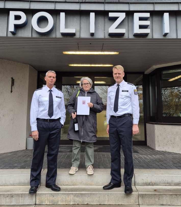 POL-RTK: Bankmitarbeiterin nach vereiteltem Betrug von Polizei belobigt