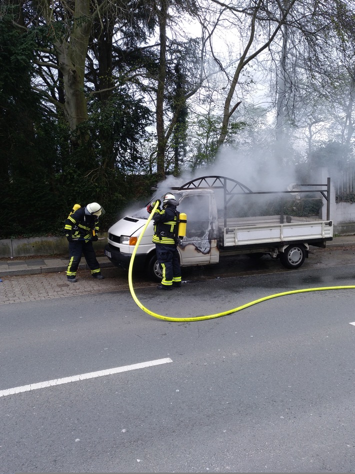 FW-EN: Fahrzeugbrand in Vogelsanger Straße