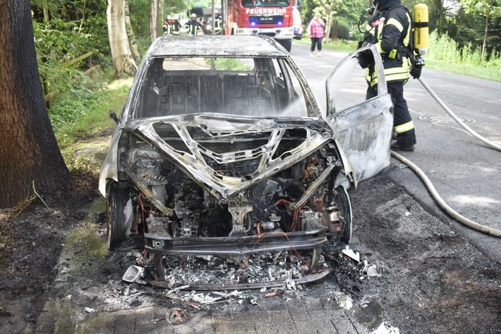 POL-VER: Drei junge Täter gesucht + Einbruch in Physiotherapiepraxis + Weder Führerschein, noch Zulassung vorhanden + Lkw-Fahrer unter Alkoholeinfluss: Unfall endet glimpflich + Ballenpresse brennt auf Feld