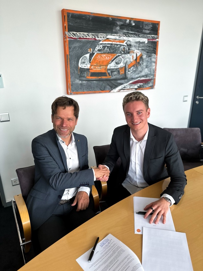 Sponsoringvertrag mit Rennfahrer Tim Zimmermann verlängert; Pressemitteilung der ifm electronic gmbh