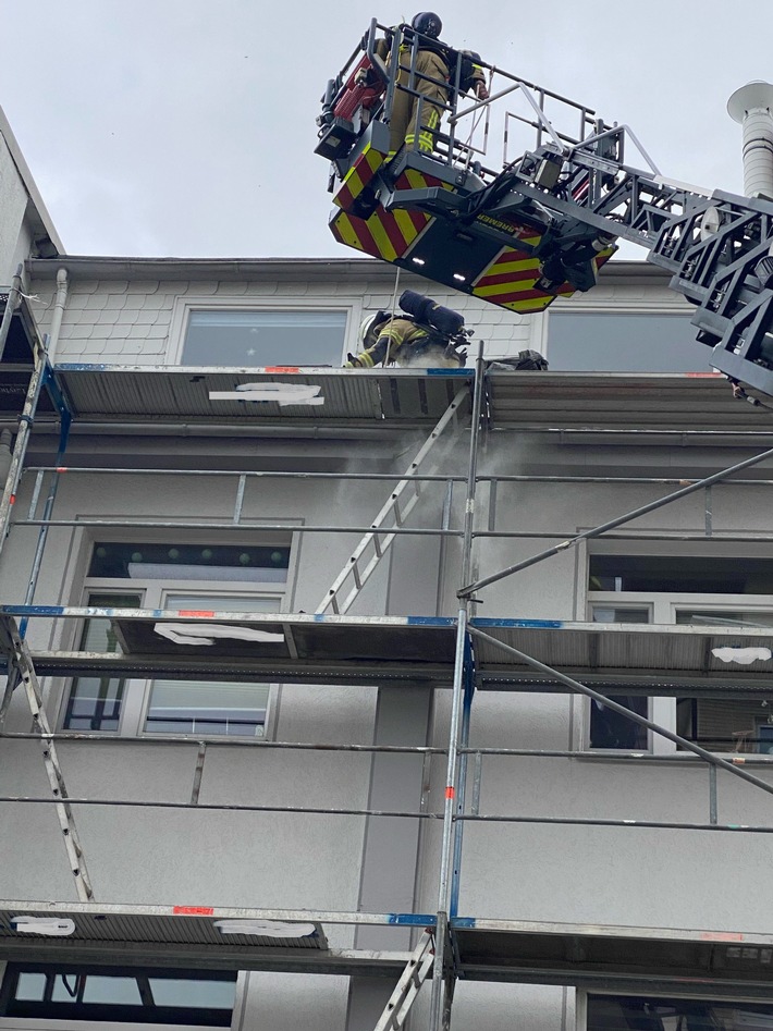 FW Bremerhaven: Gemeldeter Dachstuhlbrand