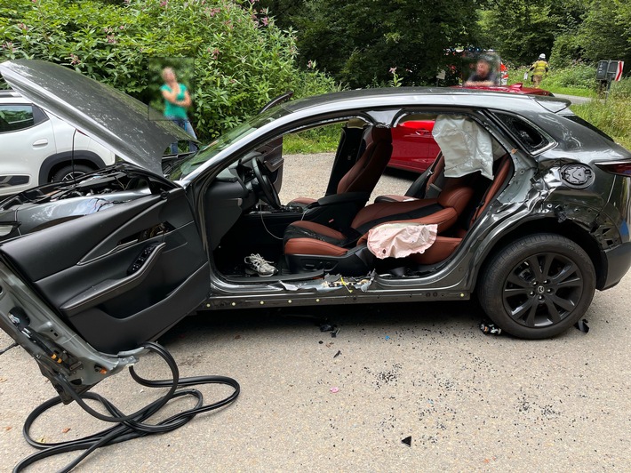 POL-RBK: Odenthal - Zwei Verletzte bei Unfall im Begegnungsverkehr