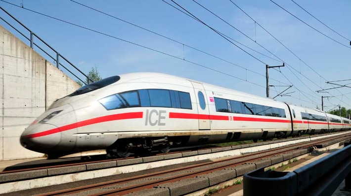 BPOL NRW: Gefährliche Mutprobe am Bahnhof Ahlen - Bundespolizei warnt vor Gefahren im Bahnverkehr