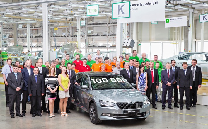 Jubiläum: 100.000ster SKODA Superb der dritten Generation produziert (FOTO)