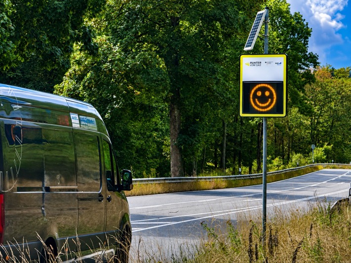 POL-EU: Dialog-Displays für mehr Verkehrssicherheit