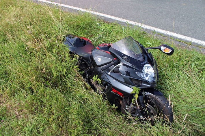 POL-OE: 61-Jähriger verliert Kontrolle über sein Motorrad