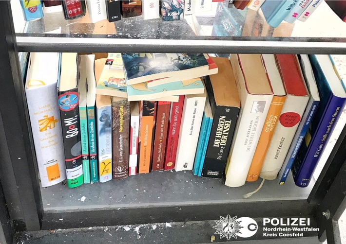 POL-COE: Coesfeld, Liebfrauenpark / Buch aus Bücherschrank angezündet - Zeugen gesucht