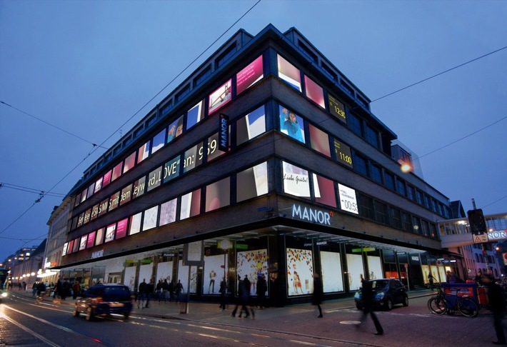 Un air de Times Square à Bâle - Manor Greifengasse  se dote d&#039;installations artistiques hors du commun et présente une oeuvre de Pia MYrvoLD