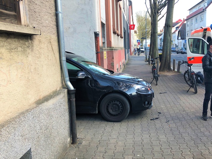 POL-PDWO: Worms - Radfahrerin bei Unfall auf Gehweg verletzt