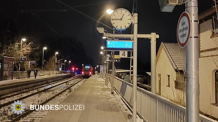 Bundespolizeidirektion München: Betrunkener wird von S-Bahn erfasst / Unfall am Haltepunkt Pullach