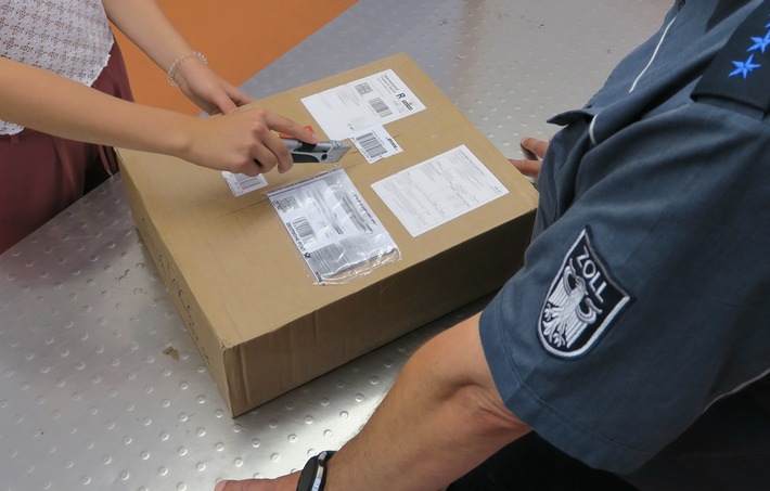 HZA-N: Weihnachten und Black Friday: Wichtige Hinweise des Zolls zu Bestellungen und Geschenken aus dem Ausland