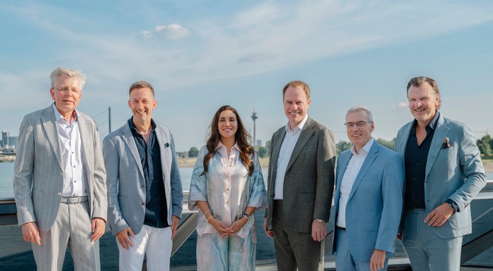 Sommerliche Bordparty / Traditionelle Klüh-Feier mit 650 Gästen auf der MS RheinGalaxie