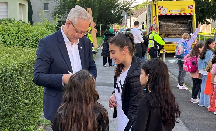 POL-DO: Schulanfang 2023 in Dortmund - Polizeipräsident: &quot;Schulkinder sind gute Vorbilder im Straßenverkehr&quot;