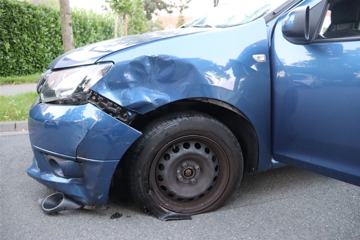 POL-HF: Zusammenstoß zwischen Auto und Motorrad - 18-jähriger Herforder bei Unfall verletzt