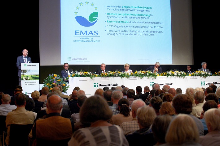 UmweltBank-Hauptversammlung: Aktionäre feiern 20 Jahre Deutschlands grüne Bank