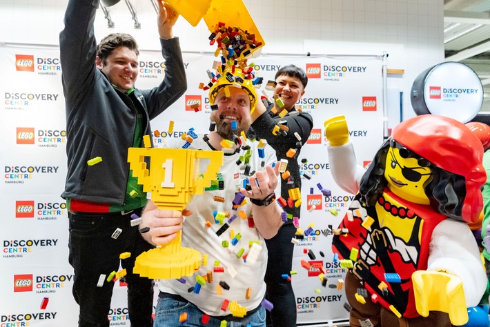 Traumjob-Gewinner: Das LEGO® Discovery Centre Hamburg hat seinen &quot;Master Model Builder&quot; gefunden! Im Rahmen des großen &quot;Brick Factor&quot; Events setzte sich Stephan Krimpert gegen fünf Mitbewerbende durch