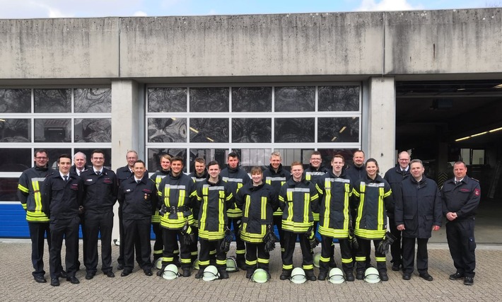 FW-WRN: 11 Kameradinnen und Kameraden der Freiwilligen Feuerwehr Werne haben die gemeinsame Modulausbildung 1 & 2 mit Erfolg bestanden