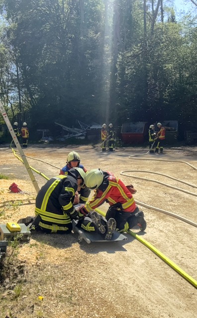 FW Stockach: 21 Feuerwehrangehörige bestehen Truppmannausbildung in Stockach