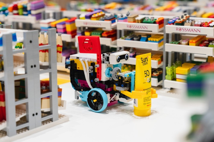 Pressemitteilung: ROSSMANN macht bei der IdeenExpo Roboter und Recycling spielerisch erlebbar