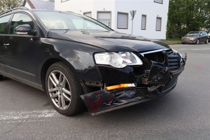 POL-HF: Verkehrsunfall beim Abbiegen - Motorradfahrer verletzt