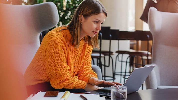 KI-Kompetenzen von Bewerber:innen immer wichtiger: Nachfrage der Unternehmen nach KI-Fähigkeiten steigt rapide