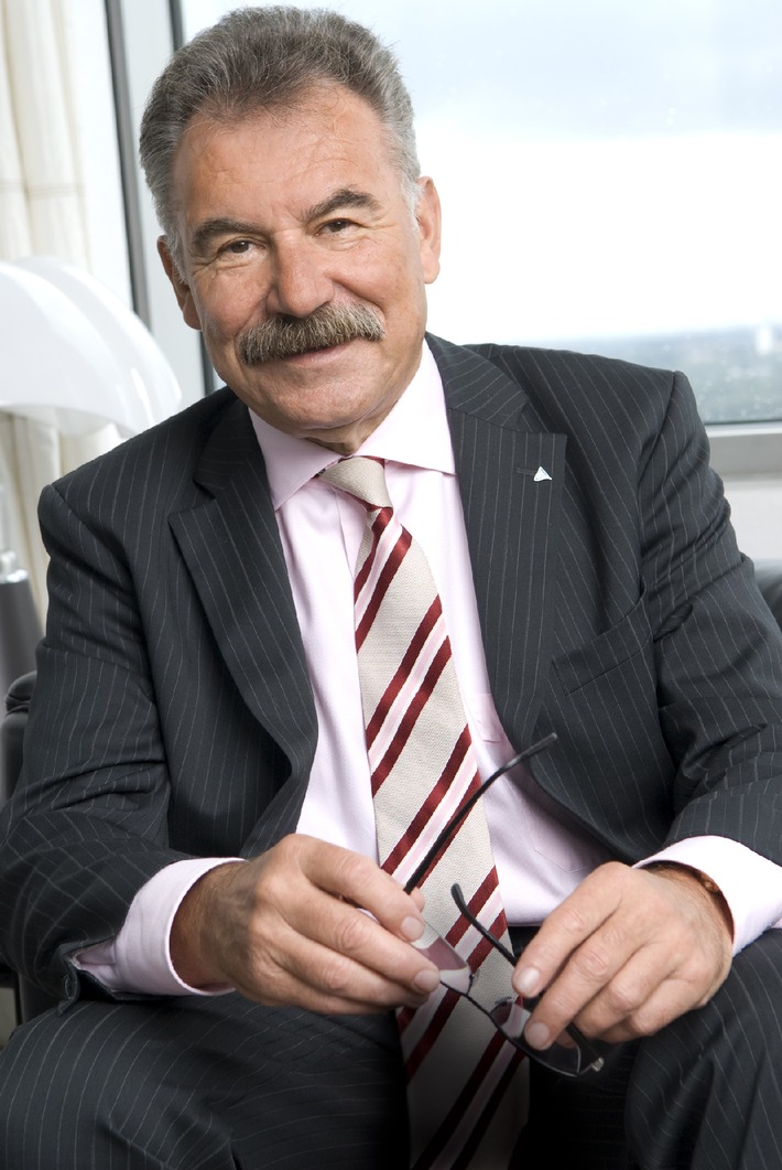 VDI-Präsident Prof. Braun wird 65 / Verdienstorden des Landes NRW an Braun verliehen