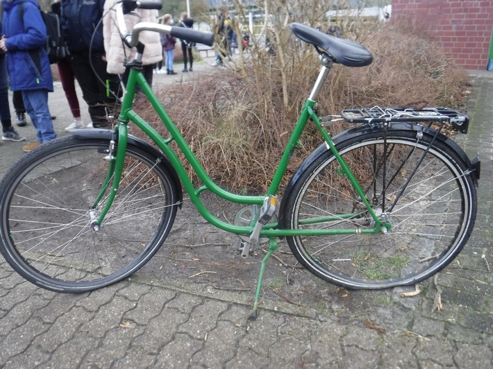 POL-ROW: ++ Wem gehört das grüne Damen-Hollandrad? ++