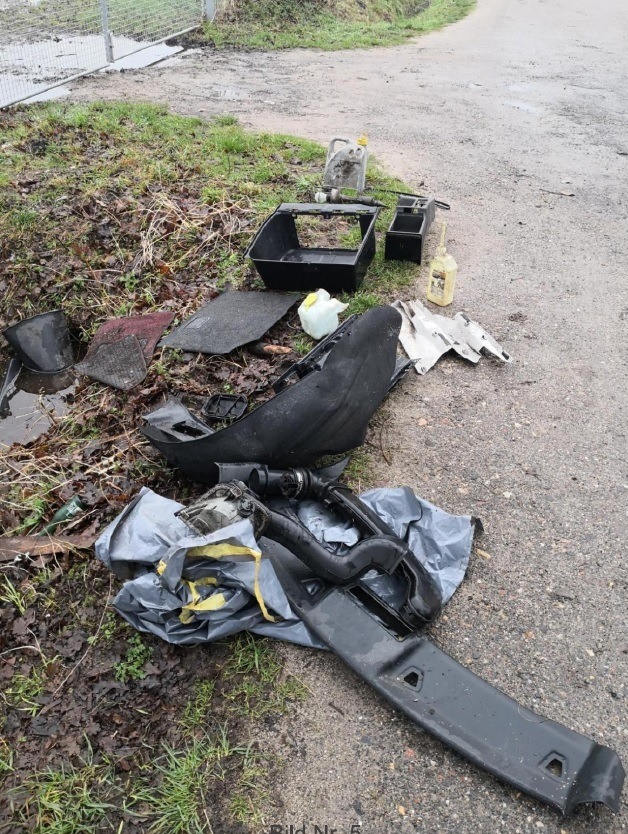 POL-SE: Pinneberg - Polizei ermittelt wegen illegaler Müllablagerung
