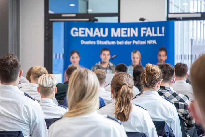 POL-AC: Viele Gratulationen im Polizeipräsidium Aachen