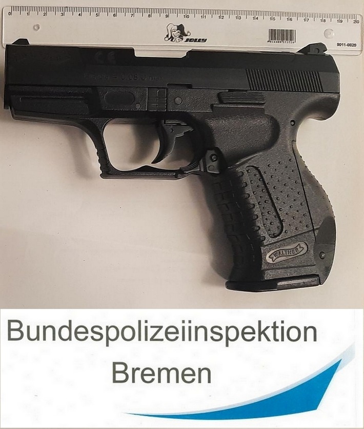 BPOL-HB: Mann mit Pistole im Hosenbund am Bremer Hauptbahnhof festgenommen