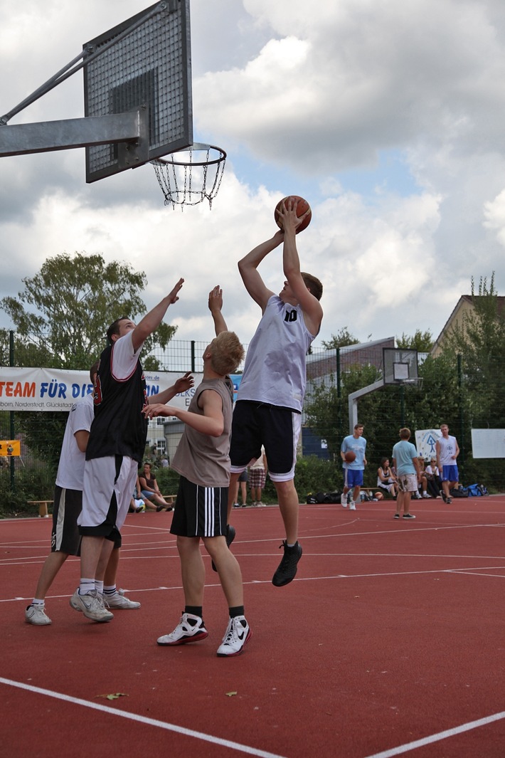 POL-SE: Elmshorn - Nachtrag/Fotos zu Streetball-Turnier in Elmshorn