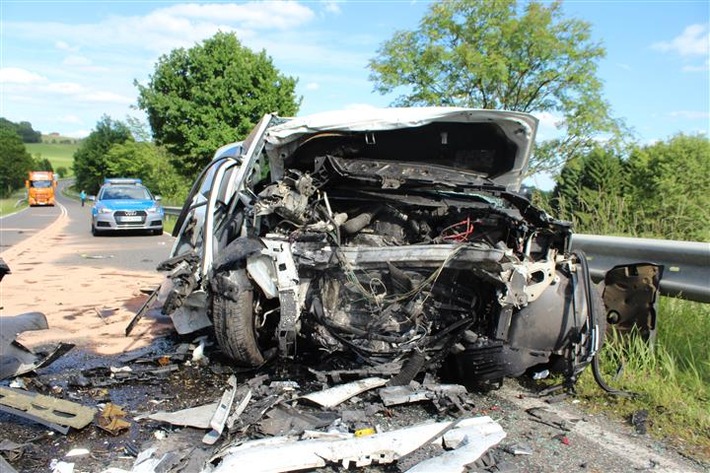 POL-PDMT: Schwerer Verkehrsunfall mit Personenschaden