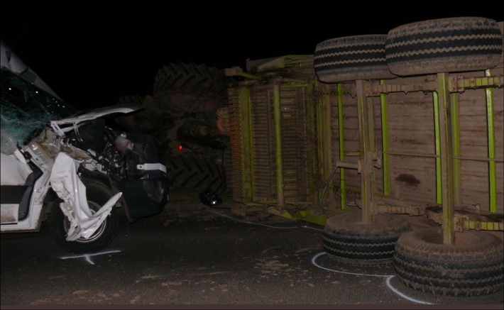 POL-DN: Circa 20000 Euro Sachschaden nah Verkehrsunfall