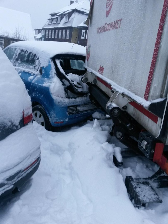 POL-GS: St. Andreasberg
Unfall durch Schneeglätte