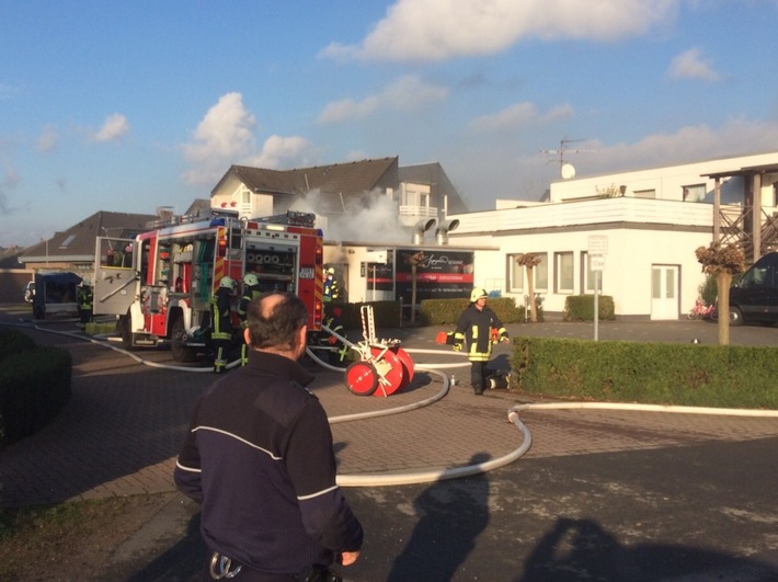 FW Dinslaken: Folgemeldung Brand Heerstraße