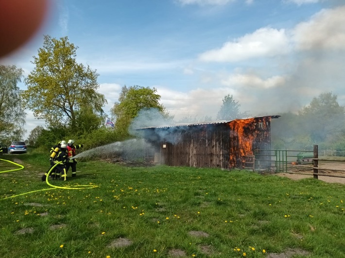 POL-STD: Pferdestall in Oldendorf abgebrannt - keine Pferde verletzt