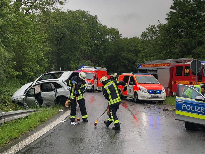 FW-Erkrath: Verkehrsunfall mit sechs verletzten Personen