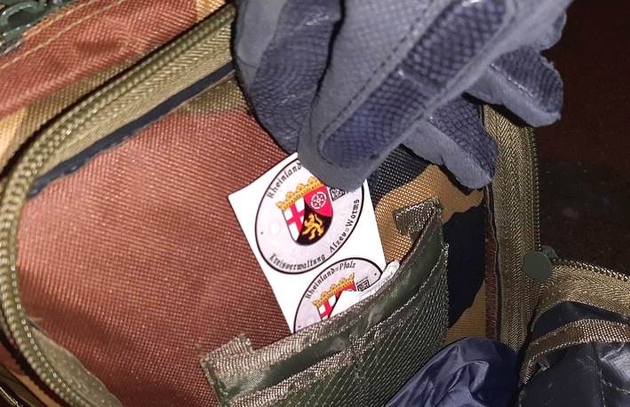 Bundespolizeidirektion München: Gefälschte deutsche Kfz-Plaketten im Gepäck
