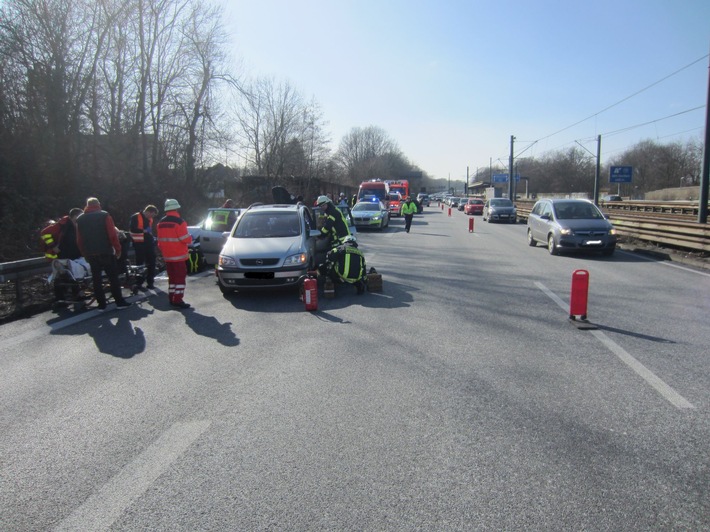 FW-MH: Verkehrsunfall auf der A40