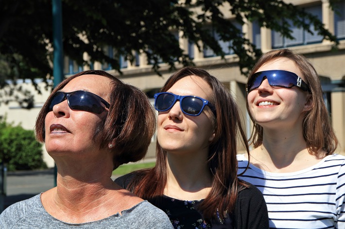 Sonnenbrillen müssen sicher schützen / BAuA gibt Tipps zum Kauf von Sonnenbrillen