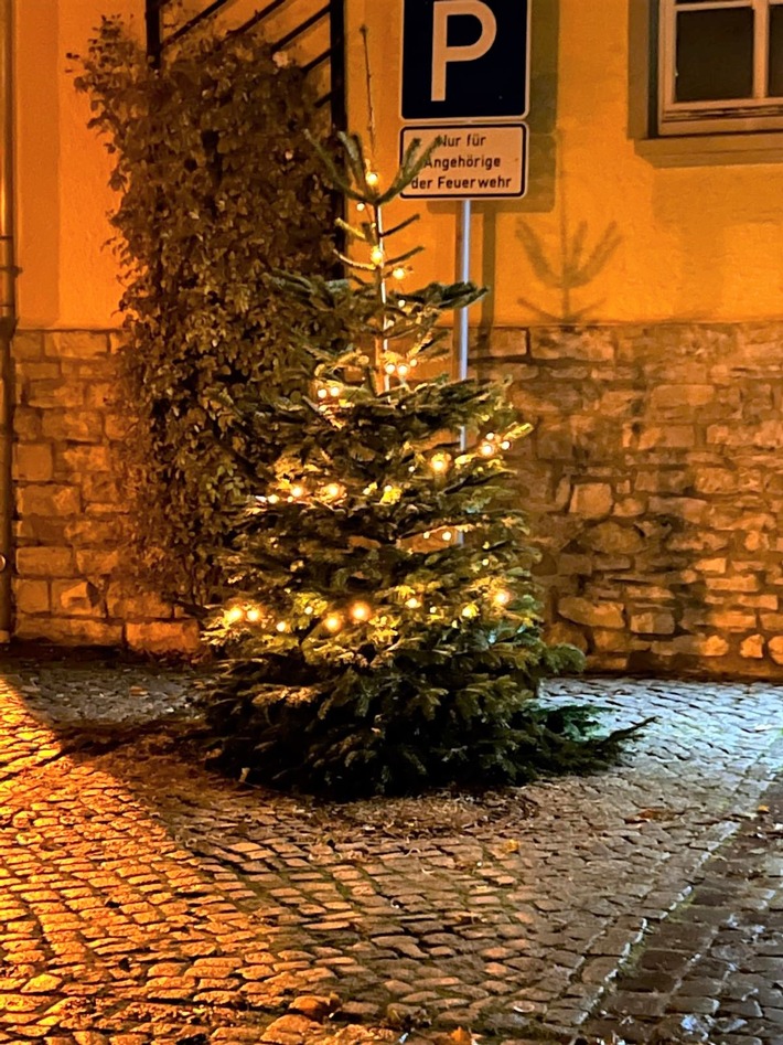 POL-WOB: Hoiersdorfer entsetzt - Weihnachtsbaum verschwand vom Dorfplatz
