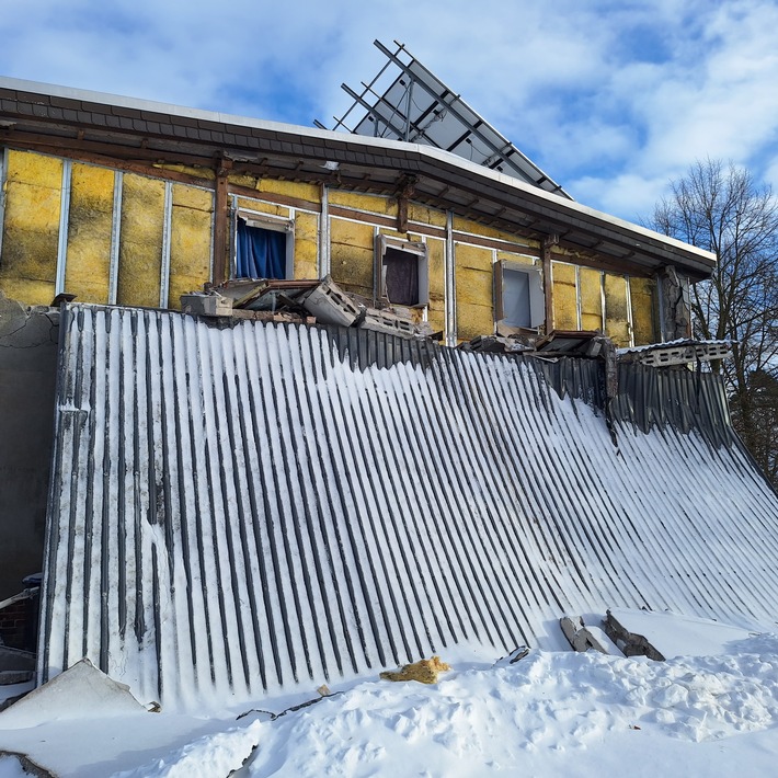 FW-ROW: Gebäudeteileinsturz an Asylunterkunft in Sottrum