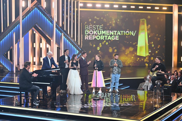 ProSieben gratuliert! "TV total" mit Sebastian Pufpaff und Thilo Mischkes Afghanistan-Reportage gewinnen den Deutschen Fernsehpreis 2023