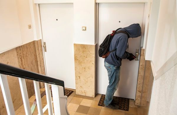 POL-REK: Einbrecher scheiterten an Wohnungstür - Pulheim