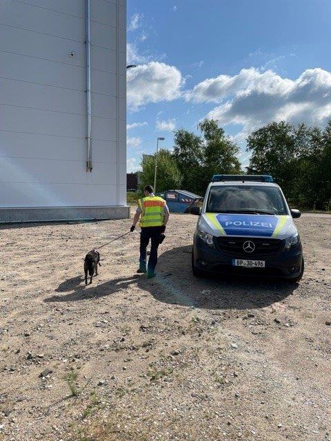 BPOL-KI: Hund ausgebüxt, Bundespolizei Kiel konnte ihn der Besitzerin zurückgeben
