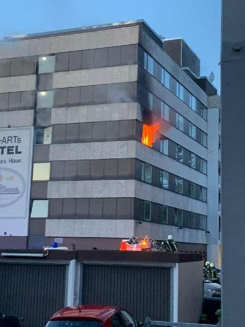 POL-HI: Gemeinsame Pressemeldung der Staatsanwaltschaft und der Polizei Hildesheim - Brand in Hildesheimer Hotel