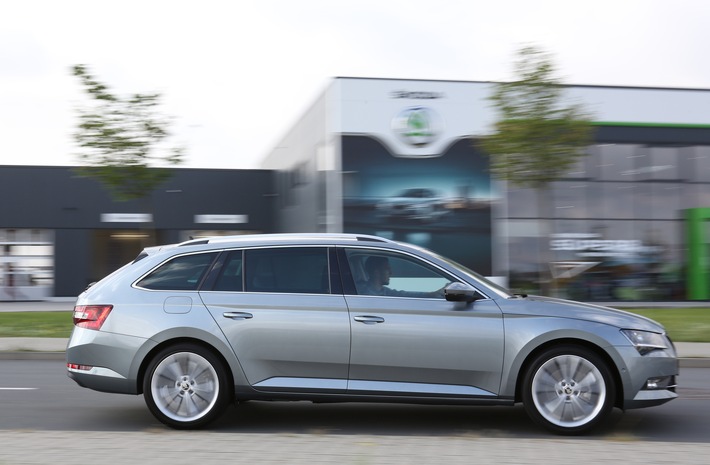 Neuer SKODA Superb Combi: Händlerpremiere am 26. September (FOTO)