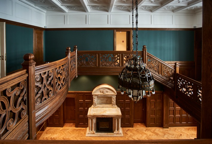 KfW eröffnet sanierte historische "Villa 102" in Frankfurt