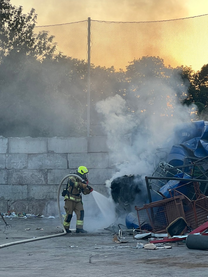 FW Paderborn: Unklare Rauchentwicklung - Entstehungsbrand schnell eingedämmt